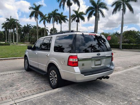 Used 2017 Ford Expedition XLT AWD/4WD image 18