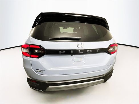 Used 2023 Honda Pilot Elite image 6