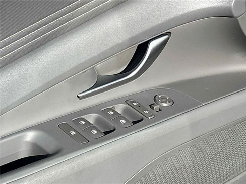 Certified 2025 Hyundai Elantra Sport FWD image 19