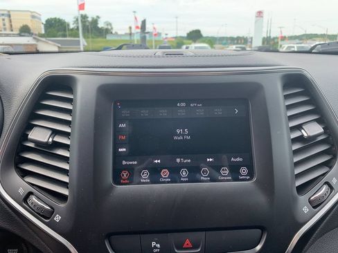 Used 2019 Jeep Cherokee Latitude Plus AWD/4WD image 19