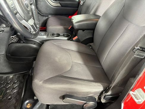 Used 2013 Jeep Wrangler Unlimited Sport image 11