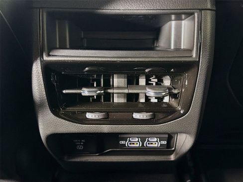 Used 2024 Jeep Grand Cherokee Altitude image 25