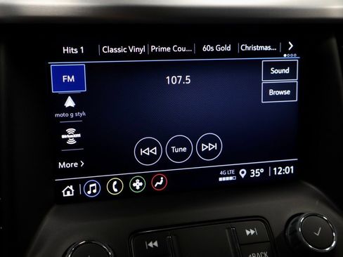 Used 2023 GMC Acadia SLE w/ Driver Convenience Package image 3