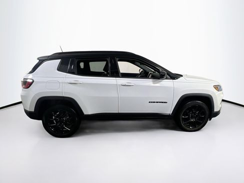Used 2022 Jeep Compass Latitude w/ Convenience Group AWD/4WD image 4