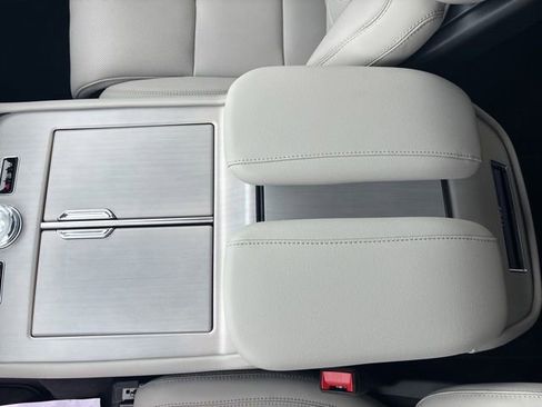 New 2026 Lincoln Navigator Reserve AWD/4WD image 14