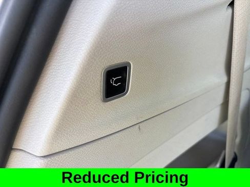 Used 2024 Chrysler Voyager LX FWD image 33