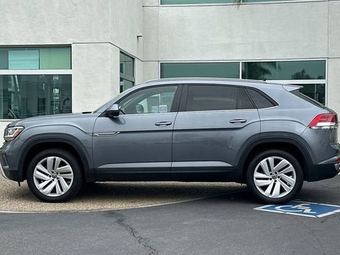 Used 2020 Volkswagen Atlas Cross Sport SE w/ Towing Package image 8