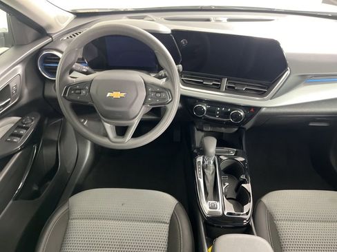Certified 2025 Chevrolet Trax LT FWD image 5