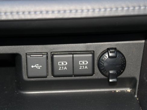 Used 2020 Toyota Highlander LE image 32