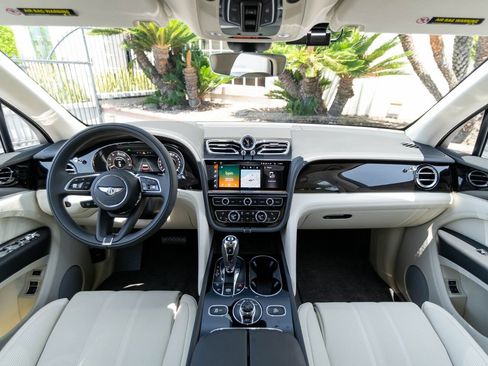 New 2026 Bentley Bentayga AWD/4WD image 4