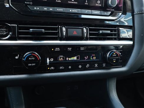 Used 2025 Nissan Pathfinder SV FWD image 18