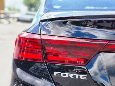 Used 2023 Kia Forte GT-Line w/ GT-Line Premium Package FWD image 9
