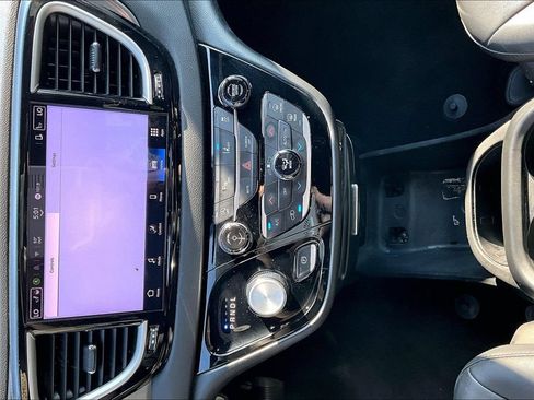 Used 2025 Chrysler Pacifica Select FWD image 30