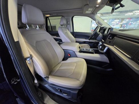 Used 2024 Ford Expedition Limited image 29