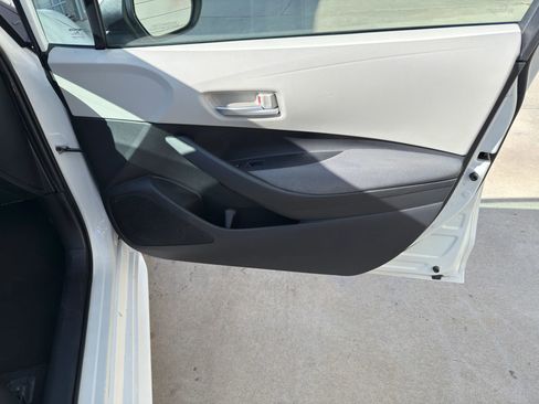 Used 2021 Toyota Corolla LE image 26