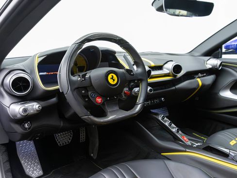 Used 2020 Ferrari 812 Superfast RWD image 4