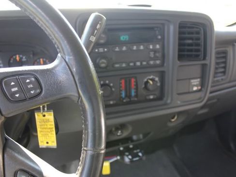 Used 2004 Chevrolet Silverado 2500 LS w/ Heavy-Duty Power Package image 21