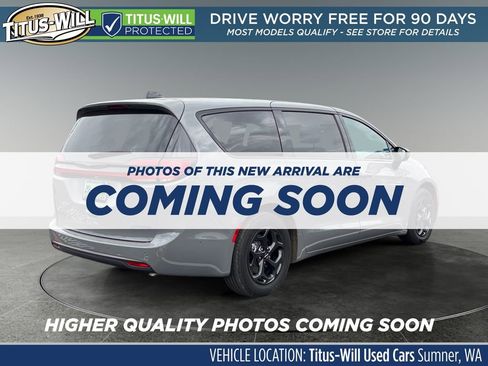 Used 2023 Chrysler Pacifica Touring-L w/ S Appearance Package FWD image 5