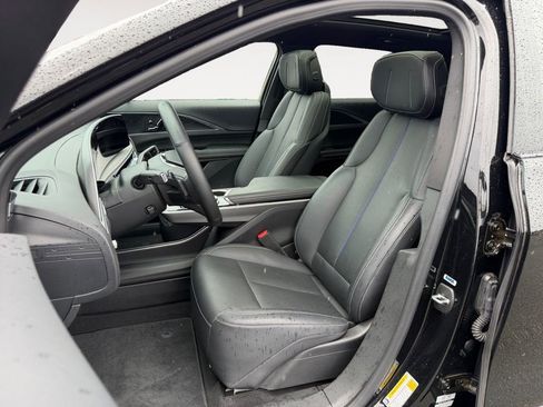 Used 2024 Cadillac Lyriq Sport AWD/4WD image 7