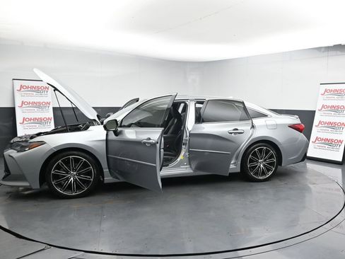 Used 2019 Toyota Avalon Touring image 42