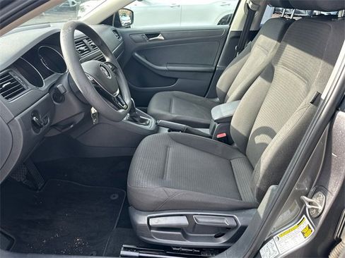 Used 2016 Volkswagen Jetta S image 9