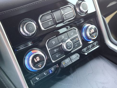 Used 2022 GMC Yukon Denali w/ Advanced Technology Package AWD/4WD image 26