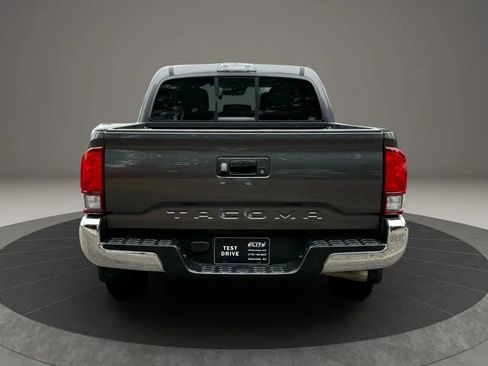 Used 2021 Toyota Tacoma SR5 w/ SR5 Appearance Package (SM) image 5