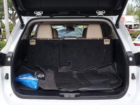 Used 2023 Toyota Highlander XLE FWD image 18