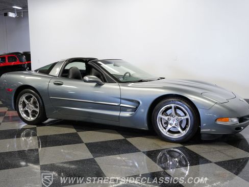 Used 2003 Chevrolet Corvette Coupe w/ Preferred Equipment Group RWD image 16
