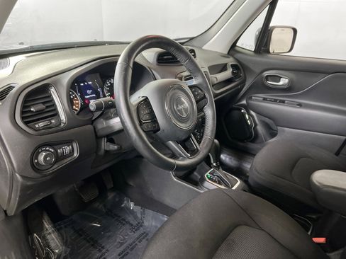 Used 2019 Jeep Renegade Altitude w/ Quick Order Package 2XM image 9