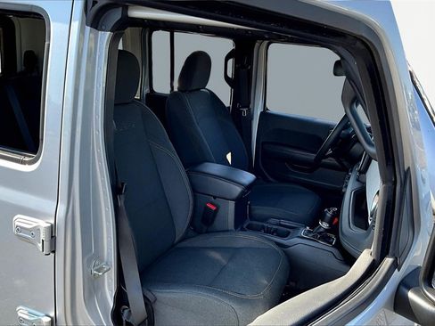 Used 2024 Jeep Wrangler Sahara image 7