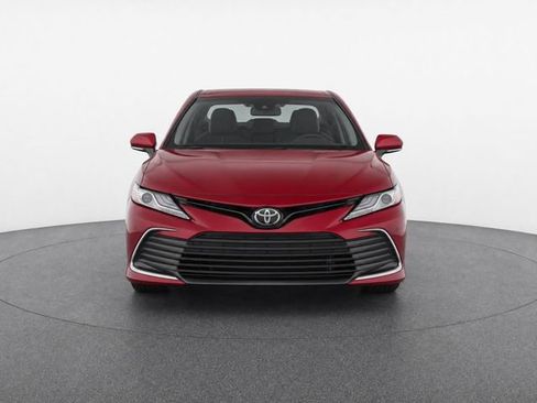 Used 2018 Toyota Camry XLE FWD image 5