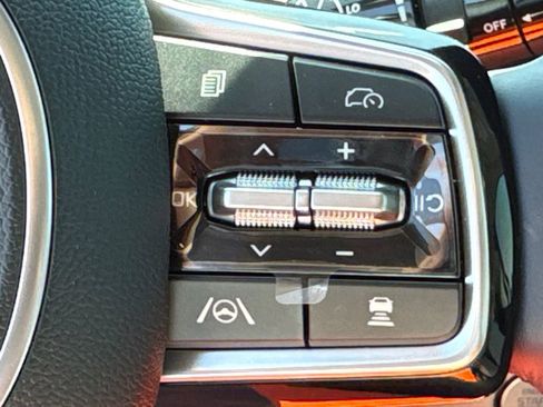 New 2026 Kia Carnival EX image 24