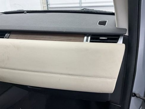 Used 2021 Land Rover Discovery Sport SE image 11