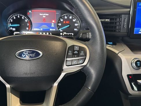 Used 2023 Ford Explorer XLT RWD image 16