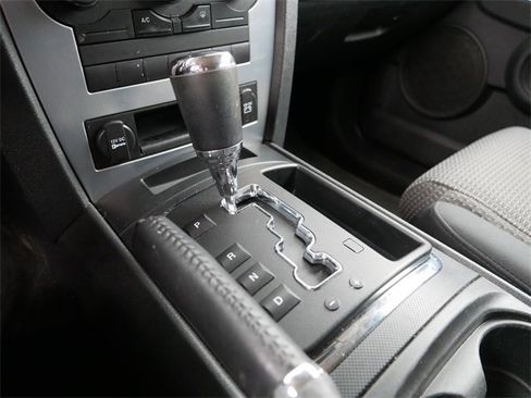 Used 2010 Jeep Commander Sport image 32