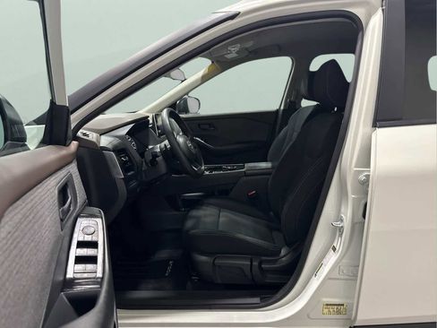 Used 2023 Nissan Rogue S image 11