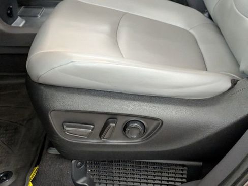 Used 2022 Toyota Sienna XLE w/ XLE Plus Package FWD image 13