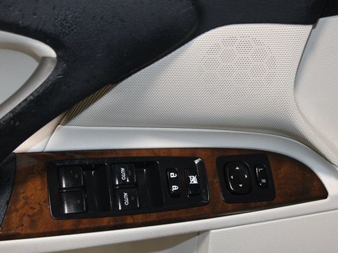 Used 2011 Lexus IS 350C RWD image 14