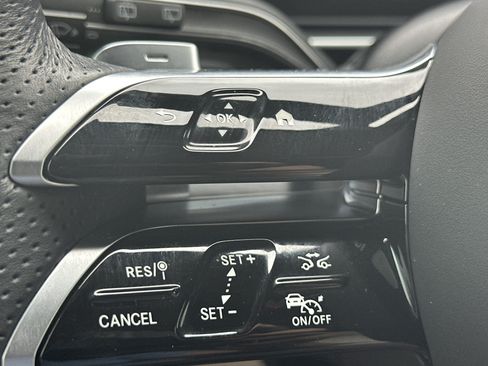 Used 2025 Mercedes-Benz GLS 450 4MATIC image 28