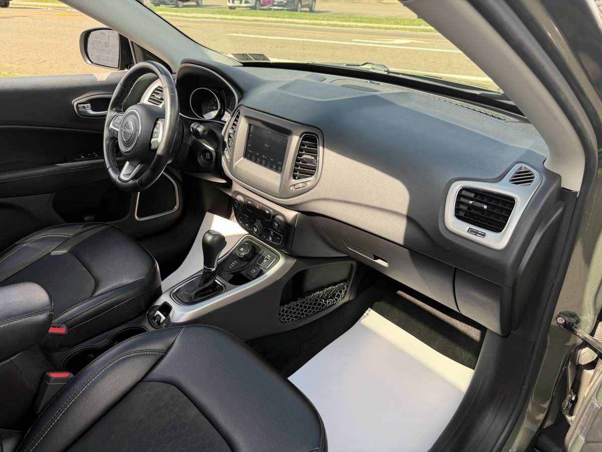 Used 2019 Jeep Compass Latitude AWD/4WD image 19