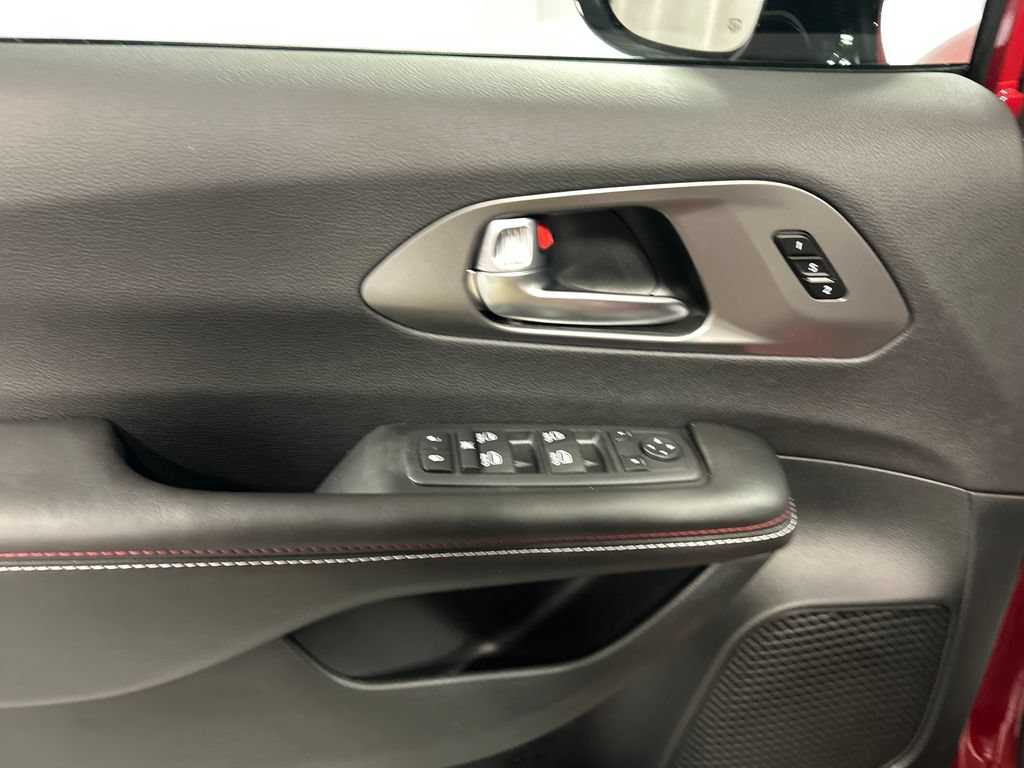 New 2027 Chrysler Pacifica Select FWD image 12