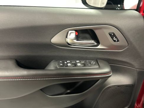 New 2027 Chrysler Pacifica Select FWD image 12
