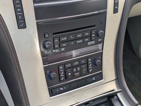 Used 2014 Cadillac Escalade Platinum image 16
