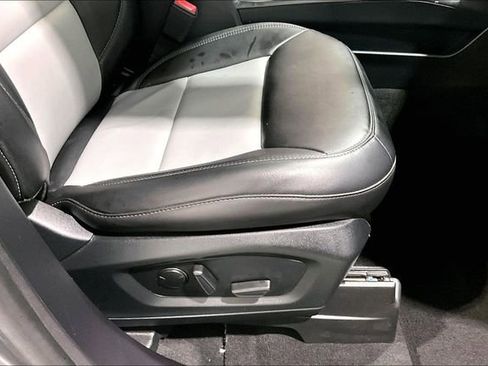 Used 2022 Ford Explorer XLT w/ XLT Sport Appearance Package image 42