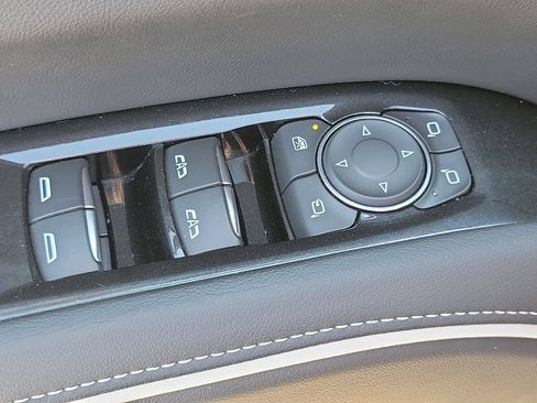 Used 2023 Cadillac Escalade Premium Luxury AWD/4WD image 24