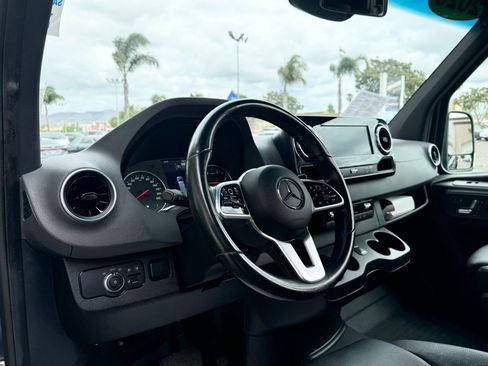 Used 2020 Mercedes-Benz Sprinter 2500 image 18