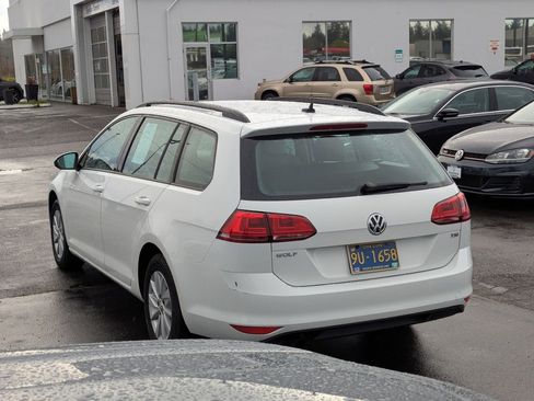 Used 2017 Volkswagen Golf S image 3