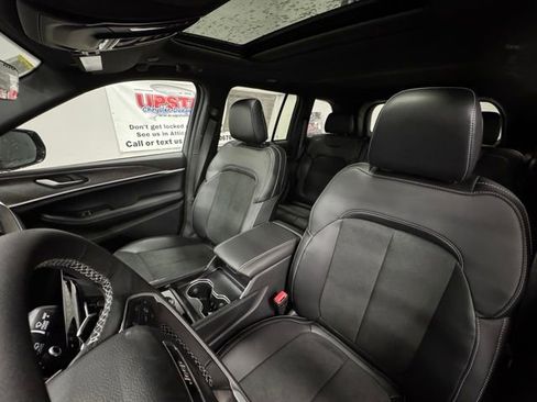 New 2026 Jeep Grand Cherokee Altitude image 17