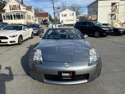 Used 2004 Nissan 350Z Touring image 3